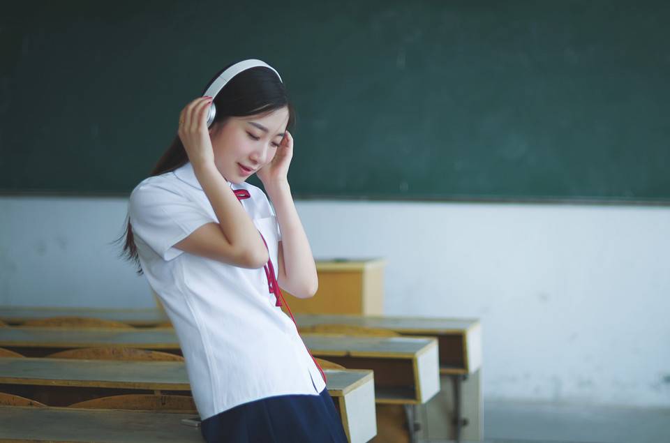 美女校花清純可愛校服性感裙角飛揚寫真清純美女 甜美可愛 制服誘惑 清純誘惑 