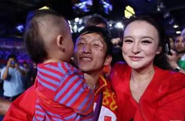 冉瑩穎近照曝光 大家被那一張蠟像臉嚇到了