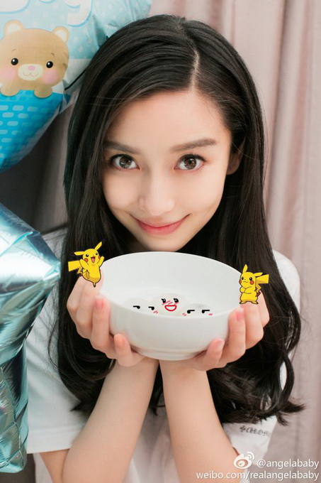 baby產后曬自拍 妝容淡雅精致膚白貌美辣媽范兒十足