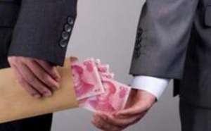 警察幫忙撈人索賄 吃瓜群眾：知法犯法是否應該罪加一等？