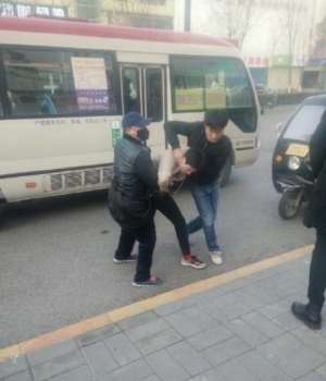 少年指認小偷遭毆 道高一尺魔高一丈莫讓歪風壓倒正氣