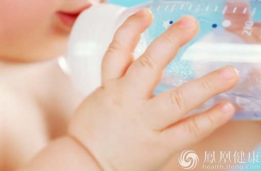 兩洋奶粉工廠被暫停注冊(cè)資格 奶粉監(jiān)管日趨嚴(yán)格