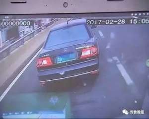 小車故意擋救護車 病人經搶救無效死亡私家車司機行為惹眾怒