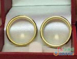 小伙求婚戒指遺失：將裝有求婚戒指的背包遺落在候車室 好事多磨？