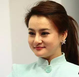 冉瑩穎近照曝光 大家被那一張蠟像臉嚇到了