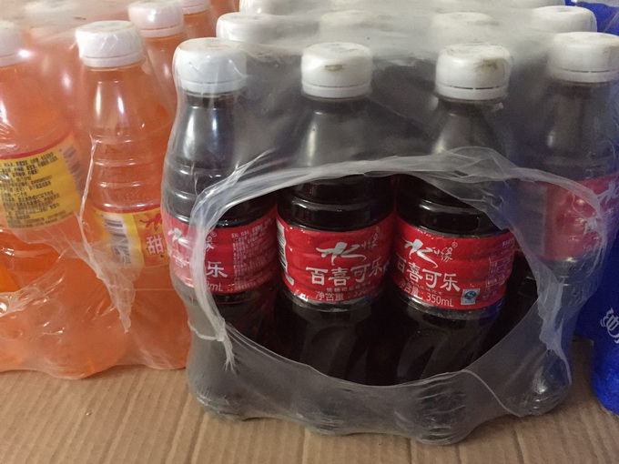 村小學生吃劣質食品 “藍瘦”“香菇”成小食品主打風格