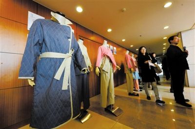 北京市屬醫(yī)院新款病號服告別藍(lán)白條式樣(圖)