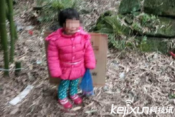 女孩被父親拴墳場 被凍得放聲大哭只為逼孩子母親現身？