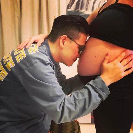 49歲蘇永康老來得子！妻子懷孕9個月巨肚驚人(圖)