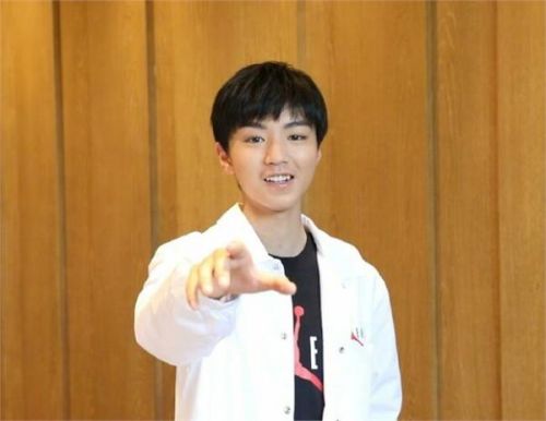 高能少年團未精修高清圖曝光 最耐看的男明星竟不是王俊凱