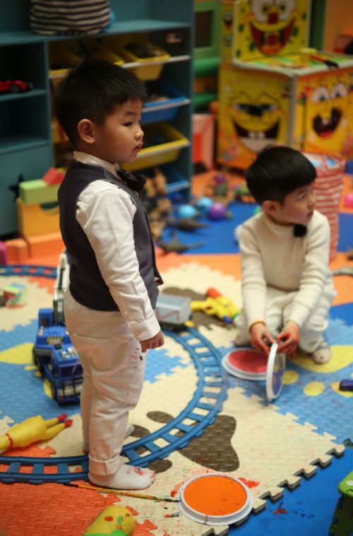 《媽媽是超人2》包貝爾女兒成表情包大戶 害媽媽大哭？