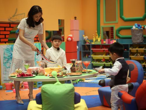 《媽媽是超人2》包貝爾女兒成表情包大戶 害媽媽大哭？