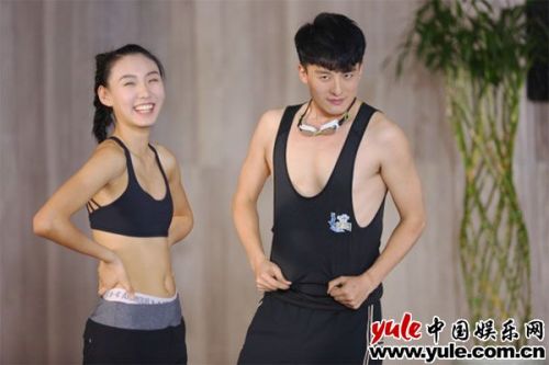 《跨界冰雪王》李菲兒左小青泳裝照 梁譯木孫藝洲秀肌肉
