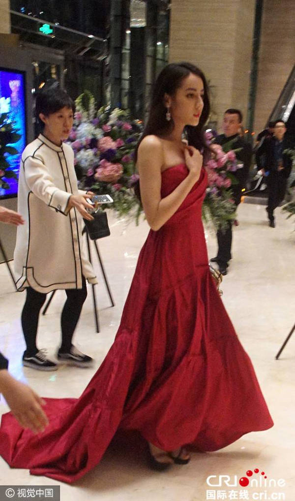 路人抓拍還原明星真實顏值 范冰冰高圓圓誰更美？