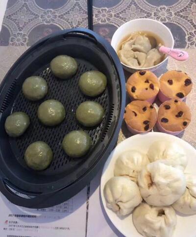 黃奕做美食給女兒遭前夫炮轟：一堆清明節(jié)貢品