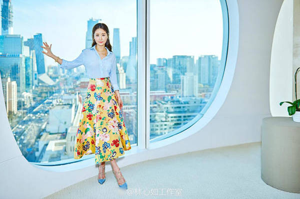 產后的林心如身材依舊完美 只是暴露胸部一個小秘密