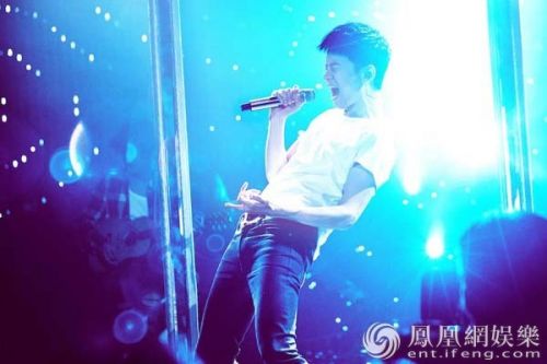 張杰《歌手》發大招 將“電音rap搖滾”進行到底
