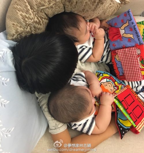 國家欠我一個黑米哥哥 暖心抱弟溜滑梯