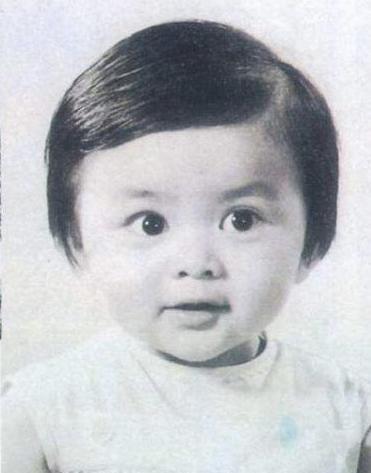 女星從小美到大，童年照打臉整容爭議