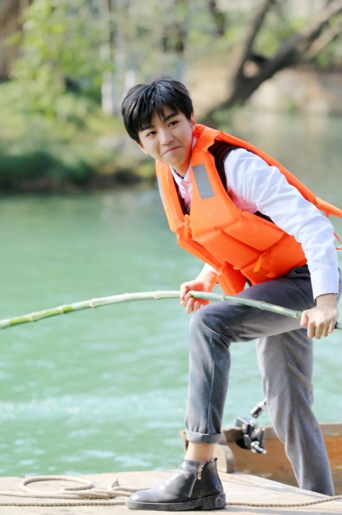 《高能少年團》首播王俊凱化身追風(fēng)少年體驗勞動課