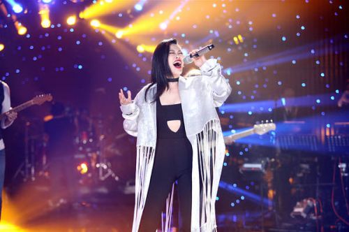 《歌手》袁婭維霸氣改編 多曲風(fēng)混搭rap沖擊半決賽
