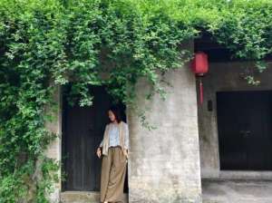 好有氣質(zhì)！江一燕游江南水鄉(xiāng)化身采茶姑娘