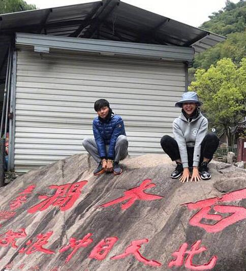 蔡少芬張晉同游農(nóng)家樂秀恩愛 娘娘的肚子成亮點(diǎn)