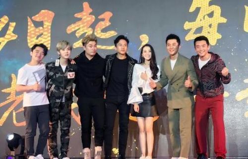 《奔跑吧》又把跟拍跑吐了 迪麗熱巴被爆睡覺睜眼