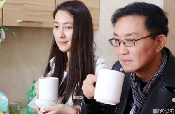 “達康書記”美顏后超水嫩 身邊的女星秒變迷妹