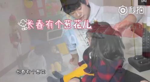 國欠哥！易烊千璽照顧病娃 逗北鼻全靠東北話