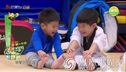 “哥哥力”爆棚 媽媽是超人2安吉為小魚兒示范徒手劈板