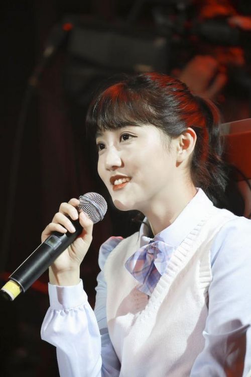 快男現場直擊李藝彤帶領95后挑選新新偶像
