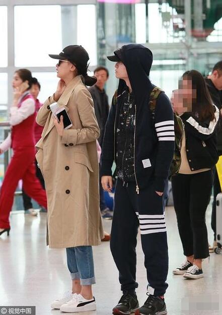 董子健接孫怡回京 幫女友按摩頸部超貼心