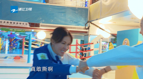 《奔跑吧》型男靚女演繹年代變遷 首播節目笑點密集，劉嘉玲驚呼“真敢撕啊”！