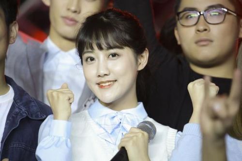快男現場直擊李藝彤帶領95后挑選新新偶像