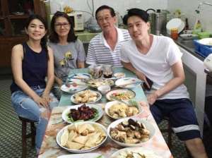 Ella生產早于預產期 公婆看報道才知媳婦生了