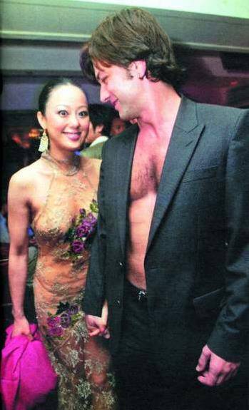 她結(jié)婚后交往5位猛男 導(dǎo)致2個億萬富豪破產(chǎn)！
