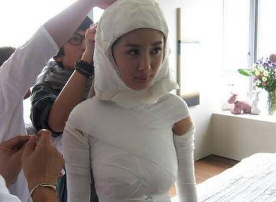驚！楊冪被綁成了木乃伊身材還這么好