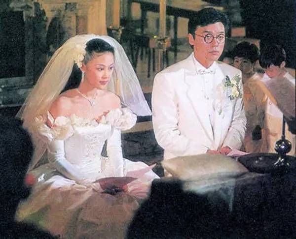 她結(jié)婚后交往5位猛男 導(dǎo)致2個億萬富豪破產(chǎn)！