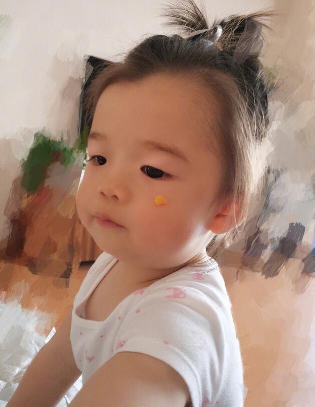 王櫟鑫日常曬愛女 小公主覺得自己美翻了
