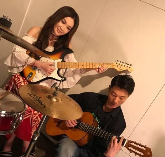 她50歲美貌不輸范冰冰，卻為了這個(gè)男人淡出娛樂圈