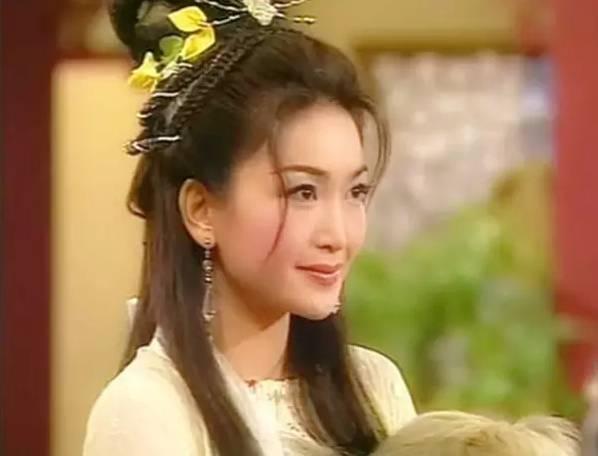 她50歲美貌不輸范冰冰，卻為了這個(gè)男人淡出娛樂圈