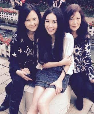 她50歲美貌不輸范冰冰，卻為了這個(gè)男人淡出娛樂圈