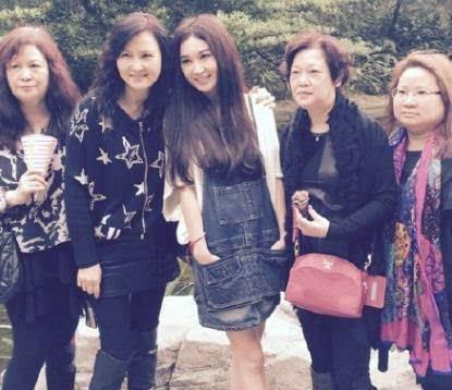 她50歲美貌不輸范冰冰，卻為了這個(gè)男人淡出娛樂圈