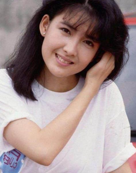 她50歲美貌不輸范冰冰，卻為了這個(gè)男人淡出娛樂圈