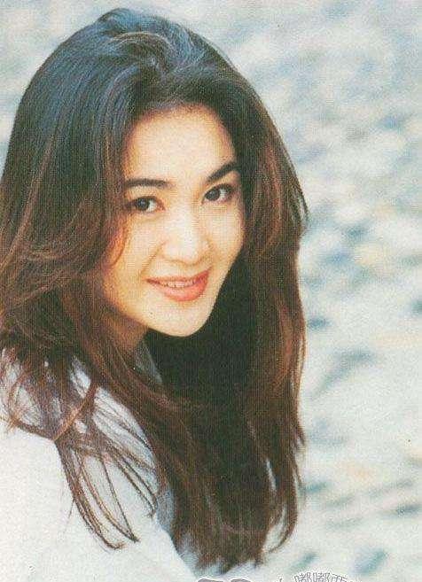 她50歲美貌不輸范冰冰，卻為了這個(gè)男人淡出娛樂圈