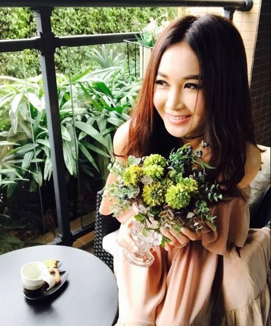 她50歲美貌不輸范冰冰，卻為了這個(gè)男人淡出娛樂圈