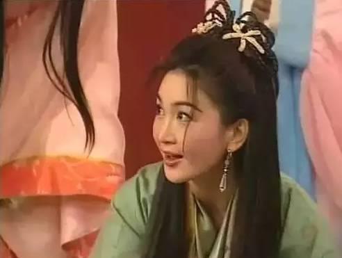 她50歲美貌不輸范冰冰，卻為了這個(gè)男人淡出娛樂圈