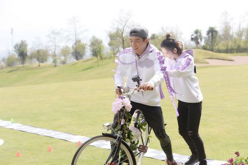 《奔跑吧》迪麗熱巴撕名牌首秀 兄弟團(tuán)化妝女嘉賓集體“崩潰”