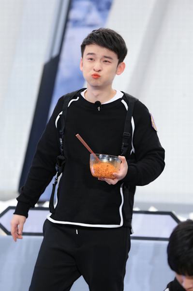 花式躺贏！董子健《高能少年團》出奇招以癱致勝